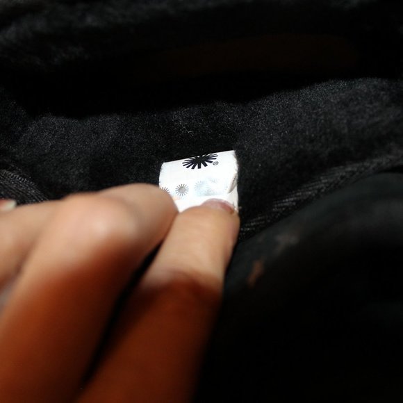 NIB UGG MINI II STARS METALLIC SUEDE ANKLE BOOTS BLACK SILVER - Picture 4 of 9